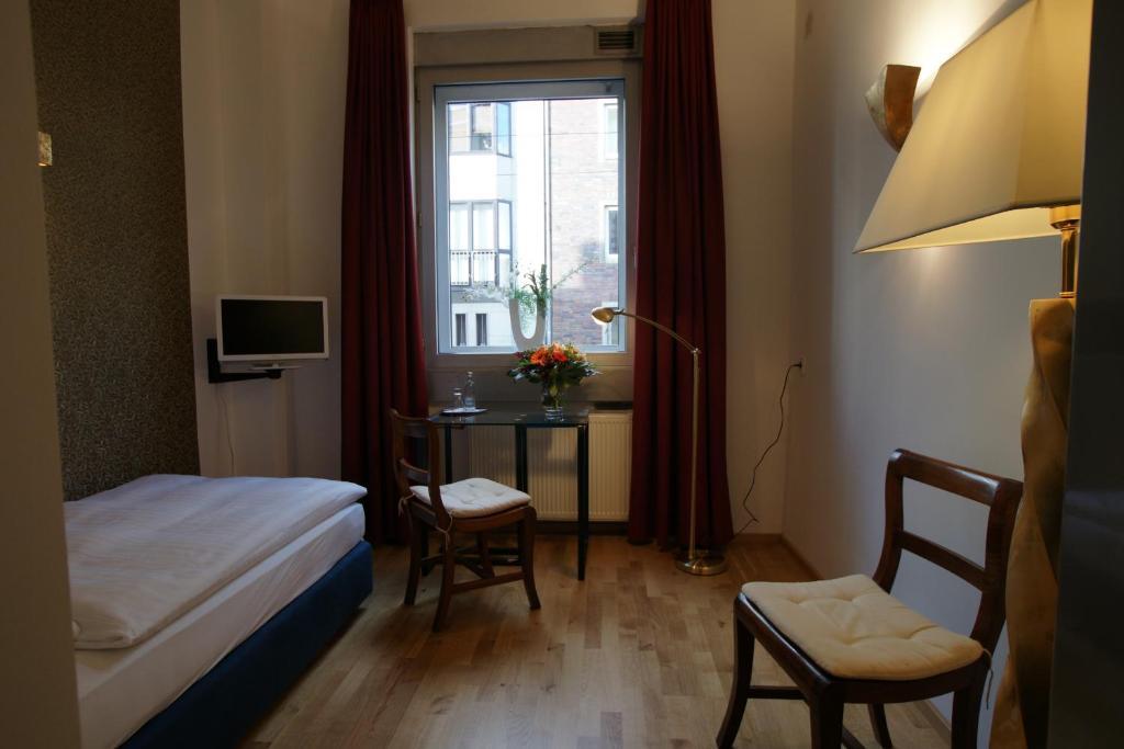 Stern - Self Check-in Hotel