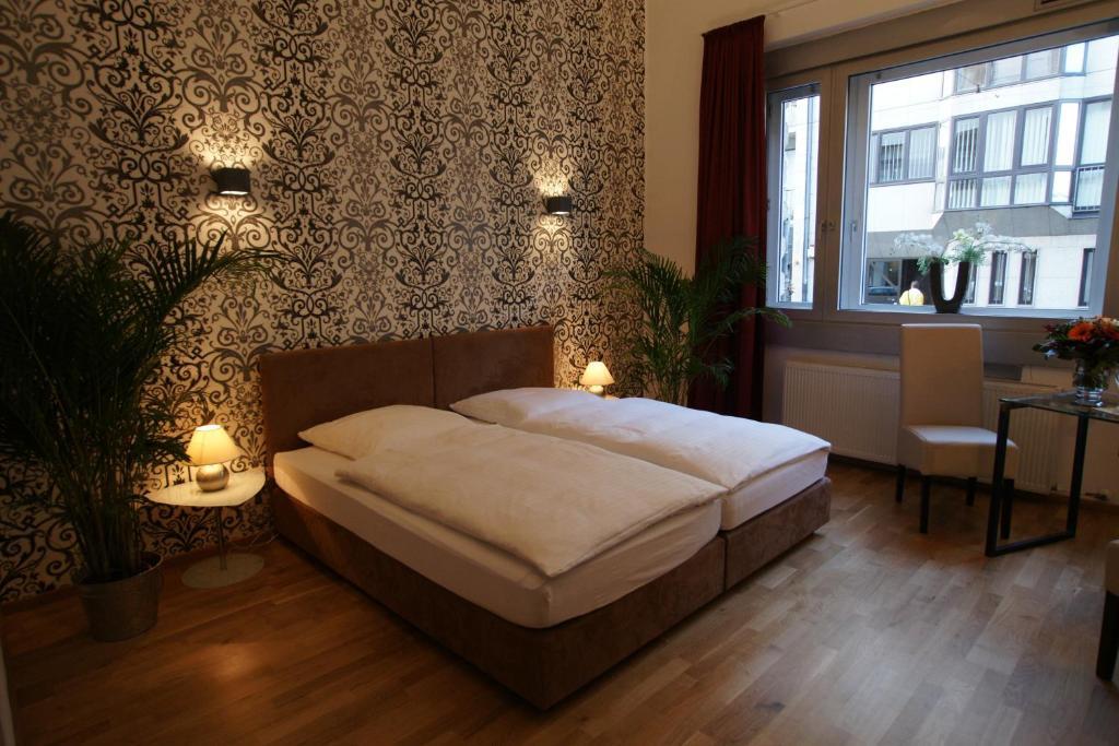 Stern 3* Dusseldorf